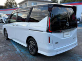 【VDC】運転操作やクルマの速度を検知して、ブレーキやエンジン出力の制御を 自動的に行い、滑りやすい路面やカーブを曲がるときや障害物を回避するときにクルマ の横滑りを軽減し、運転に安心感を与えます。