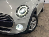 ●LEDヘッドライト:夜間走行時も良好な視界を確保し安心して運転できる高輝度LEDヘッドライトを装備!点灯速度が早く、消費電力も抑えられています。