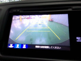 バックカメラの画像です。ガイドラインがスムースな車庫入れをサポートいたします。車庫入れの安心感がアップしますね。