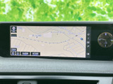 地図を広く表示できる画面で、道路や周辺施設を見比べながら目的地までのルートを確認できます。地図の拡大縮小や表示変更にも対応し、行き慣れない場所へのお出かけにも便利です。