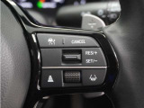 ◆アダプティブクルーズコントロール◆予め設定した車速内でクルマが自動的に加減速。前走車との適切な車間距離を維持しながら追従走行します。【LKAS】車線維持支援システムでステアリング操作を支援。