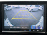 【バックモニター】後ろのカメラの映像をモニターに映し出すことができます!後方の見えない死角や、障害物との距離感をしっかり確認することができます!駐車が苦手な方におすすめです。