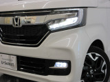 LEDヘッドライトとLEDフォグランプで、夜間の走行も明るい♪