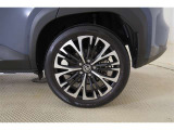 純正18AW!タイヤサイズは215/50R18になります♪