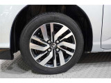 純正アルミ付き!このデザインが車両を引き締まった感じにしてくれますね!!