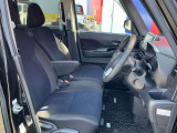運転席も広々でゆったり気分で運転できます♪