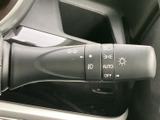 操作しやすい位置に配置されたウインカーレバー。スムーズな操作で、安全な車線変更をサポートします。