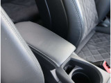 Audi正規ディーラーが高品質をお約束。高度な訓練・教育を受けたAudi専任メカニックが、100項目にもおよぶ精密な点検を実施いたします。すべてをクリアしたAudi車だけが、あなたのお手元に届けられるのです。