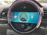 MINIのスピードメーターは代々変わらずの仕様になっております。かわいらしさもあり見やすいです。