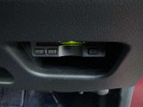 運転席の右下にETCがビルトインされています。高速道路では便利ですね!