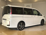 ご納車までの期間ですが、県内のお客様は1、2週間、県外のお客様は2、3週間ほどでご納車が可能となります。ただし、お支払いや書類の状況によっては多少の前後もありますので、その際には何卒ご了承下さい。