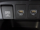 USBジャック、12V電源ソケットを設置しております。周辺機器の充電にご利用頂けます。