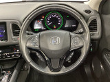 ハンドルにHondaセンシング系のクルーズコントロールやレーンキープアシストなどのスイッチと、オーディオの操作スイッチが装備されています。ハンドルから手を離さず安全に操作できます。