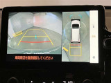 映像で見づらい車両周辺の確認をアシスト。クルマを真上から見ているような映像を表示。 運転席から確認しにくい車両周囲の状況を把握。