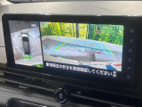 【全周囲カメラ】専用のカメラにより、上から見下ろしたような視点で360度クルマの周囲を確認することができます☆死角部分も確認しやすく、狭い場所での切り返しや駐車もスムーズに行えます。