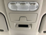 天井部にカードなどを挟めるホルダーが付いています。