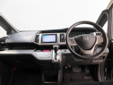Honda車が初めての方にも扱いやすく分かりやすいインパネ周りと各種スイッチ類です。