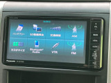 ラジオやBluetooth Audioなど、複数のオーディオ項目を画面から選べます。使いたい音源を一覧で確認でき、日々の移動に合わせて選びやすい装備です。