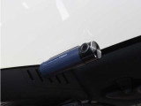前方/後方において昼夜間の映像を鮮明に録画します。ナンバープレートや後方までしっかり映すことができるので、万が一の事故の際はもちろん、あおり運転や危険運転を見逃しません。