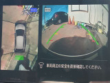 車を真上から見ているように、周囲の状況を把握しながら安心して駐車が行えるアラウンドビューモニター!