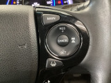 【アダプティブ・クルーズ・コントロール】予め設定した車速内でクルマが自動的に加減速。 前走車との適切な車間距離を維持しながら追従走行し、高速道路でのドライバーの疲労を軽減してくれる嬉しい機能付♪