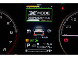X-MODEは路面に応じてモードを選択するだけで4輪の駆動力やブレーキなどを最適にコントロール。悪路からのスムーズな脱出をサポートします。