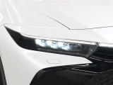 「アダプティブハイビームシステム(AHS)」が装備。LEDの配光範囲を細やかに制御し、先行車や対向車に光が当たる部分だけを自動的に遮光するので、ハイビームでの走行頻度がより向上します。