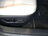 運転席は、10Wayの電動シート仕様になっています。ドライバーの体格に合わせたドライビングポジションを設定出来ます。また、頻繁に使うポジションを記憶させるメモリー機能も便利です★☆★☆