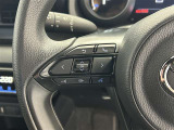 運転中、オーディオの操作をしてて、ハッとしたことはありませんか?ステアリングスイッチは、運転中でもハンドルでオーディオの操作が可能です。安全なドライブをサポートします。