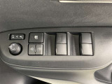 パワーウインドウスイッチ、いたずら防止・挟みこみ防止に、ウインドウロックスイッチを使用ください。便利な電動可倒式ミラースイッチ、集中ドアロックスイッチ