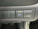 オートマチックハイビームとは、先行車や対向車のライトを認識し、ハイビームとロービームを自動で切り替える機能です。夜道の視界を確保します。詳細は販売店スタッフまでおたずねください。