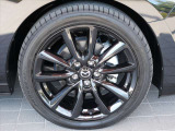 マツダ純正215/55R18インチアルミホイール付きで見た目もグッド!