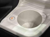 (前席/掘り込み式)ホットカップホルダー☆保温付で温活が車内でも実現♪600mlのペットボトルまで対応しておりスイッチ1つで温かい飲み物は保温を、冷たい飲み物は常温にしてくれます