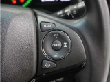 ◆アダプティブクルーズコントロール◆予め設定した車速内でクルマが自動的に加減速。前走車との適切な車間距離を維持しながら追従走行します。【LKAS】車線維持支援システムでステアリング操作を支援。
