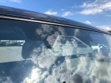 【衝突被害軽減ブレーキ】前方の車両や歩行者を検知し、ブザー音や表示によって警告!衝突の可能性が高まるとブレーキ踏力をアシストしてくれますが、あくまでもサポートですので運転手の判断・操作が大事です☆