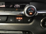 運転席、助手席シートヒーター付きで寒い朝もあったかです。