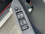◆パワーウィンドウスイッチ◆スイッチ操作で前席の窓を運転席から昇降可能!お子様の操作による思わぬトラブルを防止するウィンドウロック機能もあります!