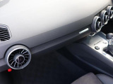 Audi正規ディーラーが高品質をお約束。高度な訓練・教育を受けたAudi専任メカニックが、100項目にもおよぶ精密な点検を実施いたします。すべてをクリアしたAudi車だけが、あなたのお手元に届けられるのです。