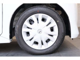 純正のホイールキャップが足元を飾ります!タイヤサイズは155/65R14を装備しております!