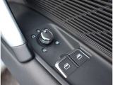 Audi正規ディーラーが高品質をお約束。高度な訓練・教育を受けたAudi専任メカニックが、100項目にもおよぶ精密な点検を実施いたします。すべてをクリアしたAudi車だけが、あなたのお手元に届けられるのです。