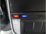 専用ボタンでコールセンターへ接続。状況に応じて緊急車両の要請やロードサービスの取次ぎを行います。重大事故の際は自動的にコールセンターにつながり、緊急車両やドクターヘリを要請します。(要申込)