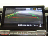 バックカメラが付いているので後方確認が非常にしやすいです。今や運転初心者も熟練者も必須装備!ついていて損はないですね♪