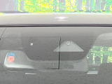 【スマートシティブレーキサポート】低速走行中に前方の車両等を認識し、衝突しそうな時は警報とブレーキで衝突回避と被害軽減をアシスト。より安全にドライブをお楽しみいただけます。