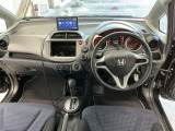 【前方視界】開放的な前方視界!運転がしやすく疲れにくいです♪窓が大きく、見通しがとっても良いおクルマですよ♪