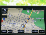 現在地周辺の道路や施設が画面上に表示され、目的地までの道順を確認する際に便利です。縮尺や表示内容を切り替えられるため、初めて訪れる場所への移動にも活用できます。