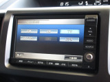 ナビゲーションは純正HDDナビを装着しております。AM、FM、CD、DVD再生、音楽録音再生がご使用いただけます。初めて訪れた場所でも安心ですね!