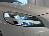 LEDヘッドライトは北欧神話でのトールハンマーがスタイリッシュなデザイン性となっており他車を魅了します。