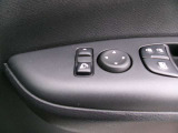 ドアミラーの鏡面の調節、格納は運転席からすべて操作できます!