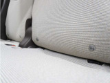 ◆ISOFIX◆シートベルトいらずでチャイルドシートと固定金具を連結するだけでガッチリ固定できます。
