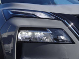 【アダプティブLEDヘッドライト】夜間走行時対向車を感知し、対向車がいるところだけ自動でハイビームの切り替えをしてくれるので、良好な視界を確保し安心して運転できます☆